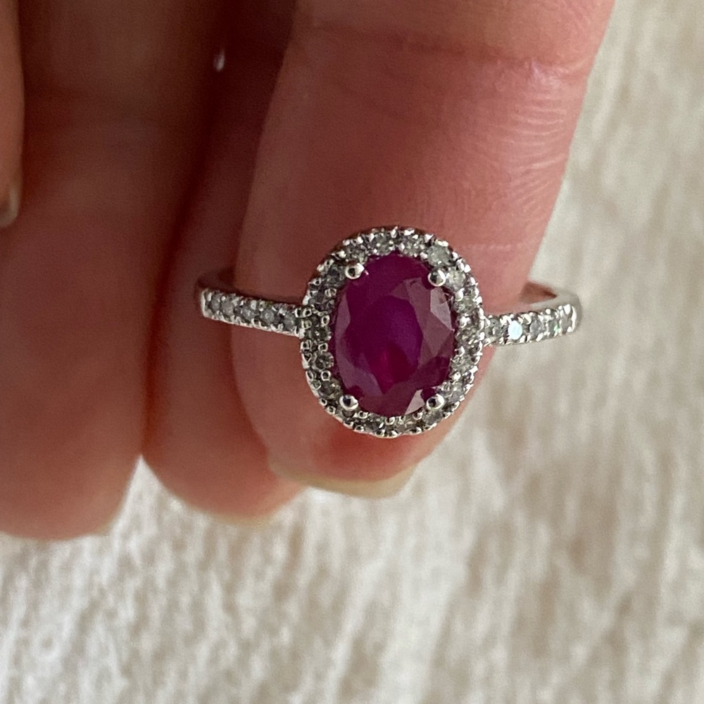 White gold w diamond and ruby stone